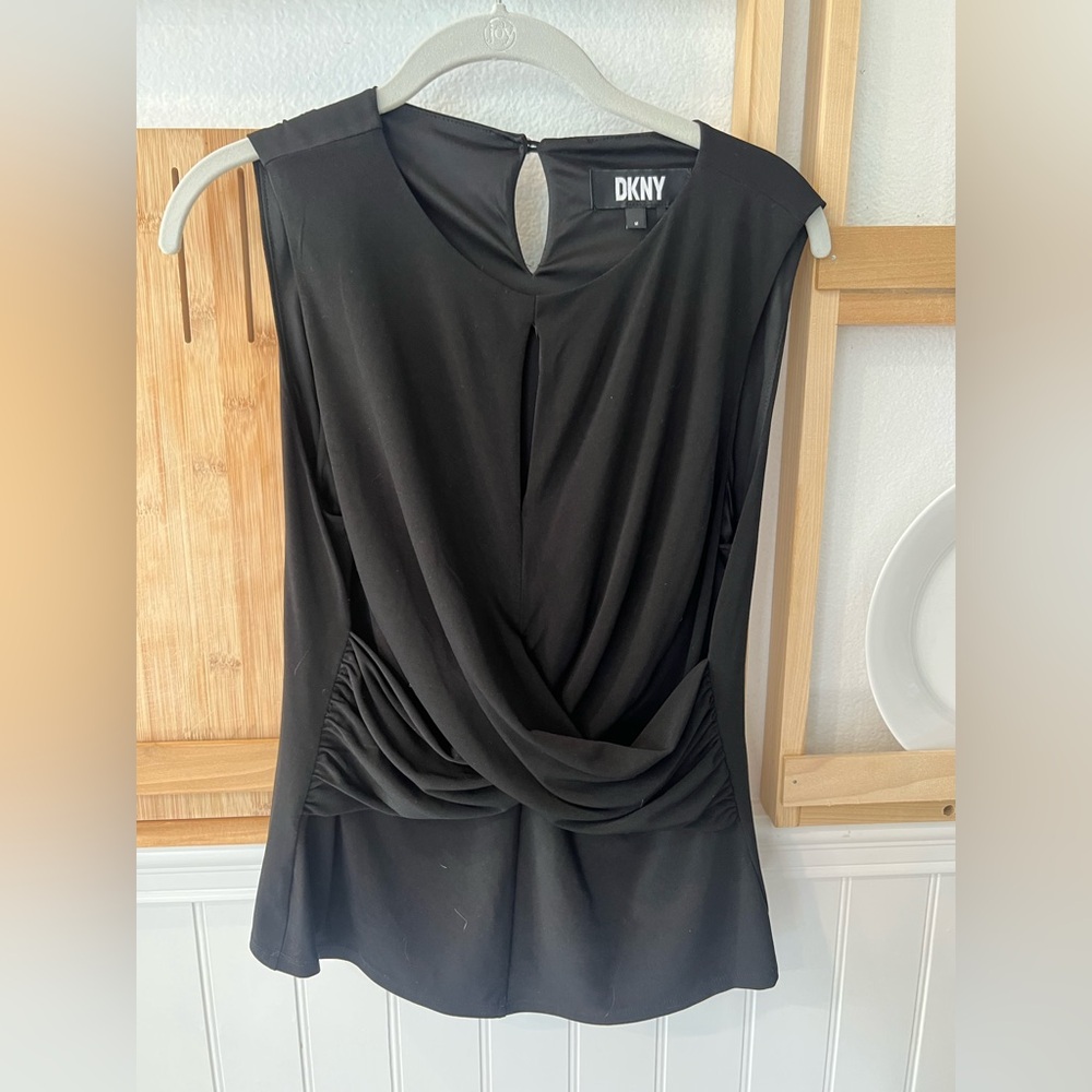 DKNY top